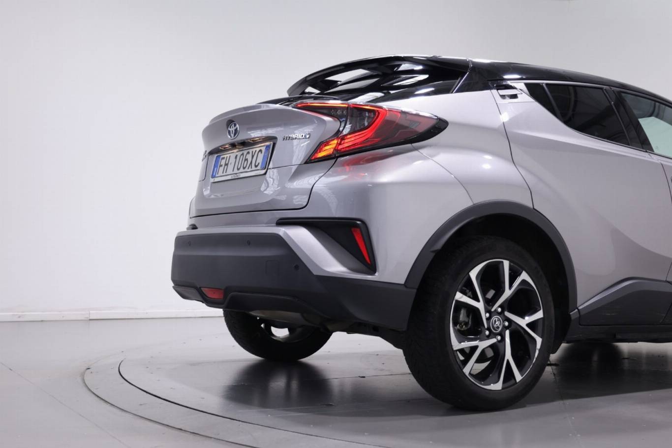 TOYOTA C-HR 13