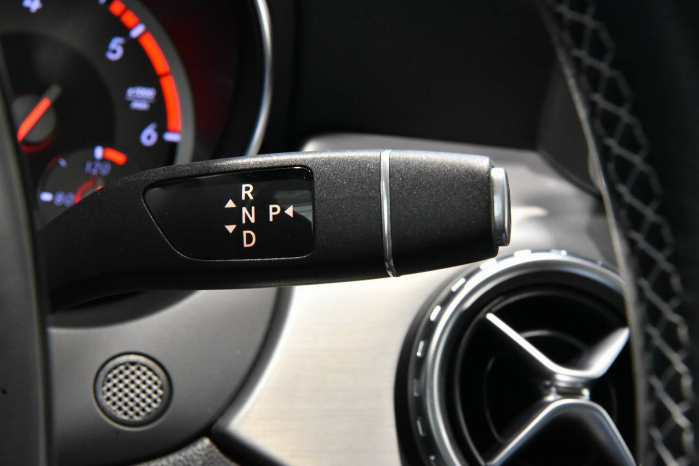 MERCEDES-BENZ GLA 200 27