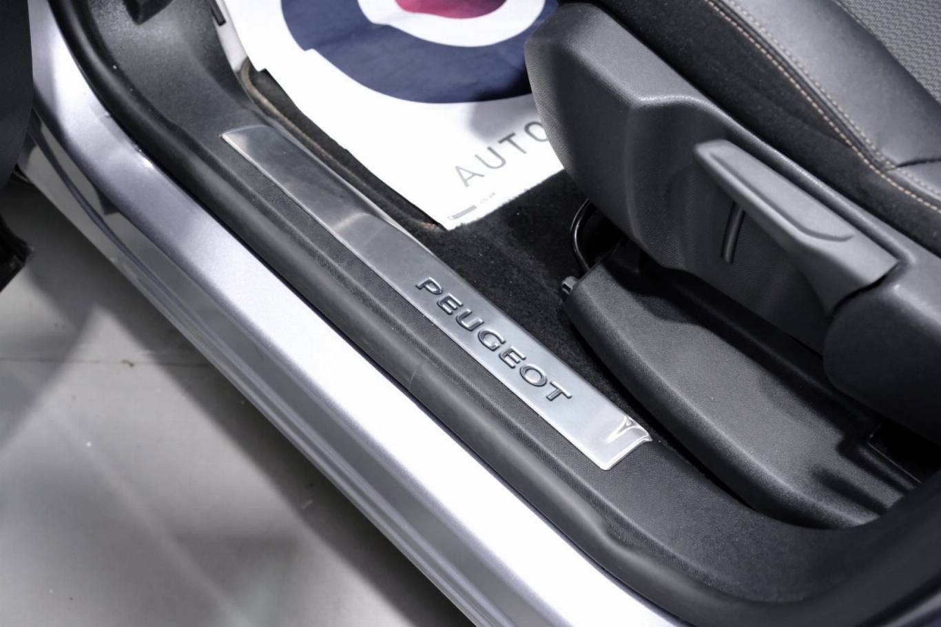 PEUGEOT 5008 67