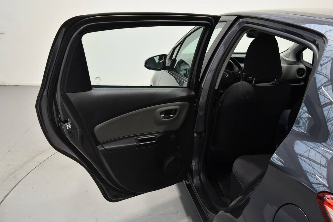TOYOTA Yaris 33