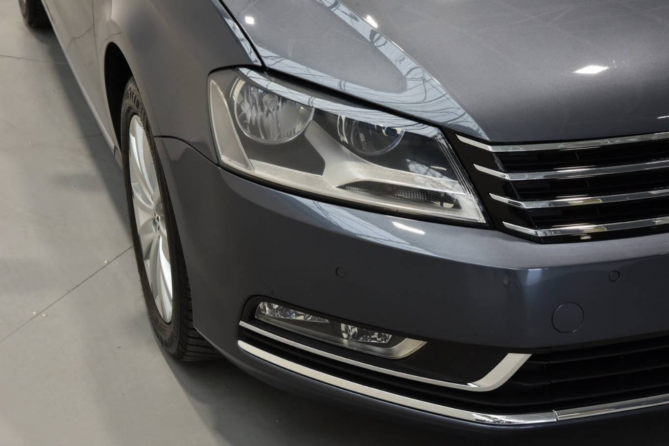 VOLKSWAGEN Passat 48