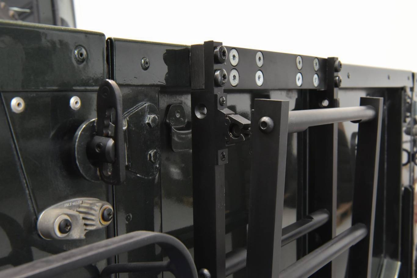 LAND ROVER Defender 69