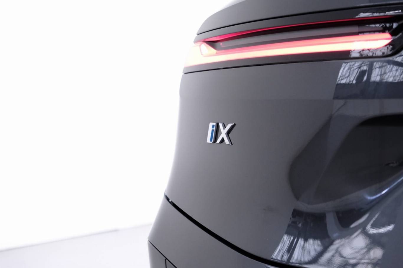 BMW IX 61