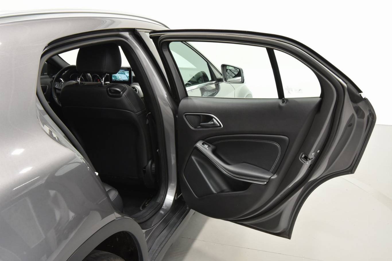 MERCEDES-BENZ GLA 200 46