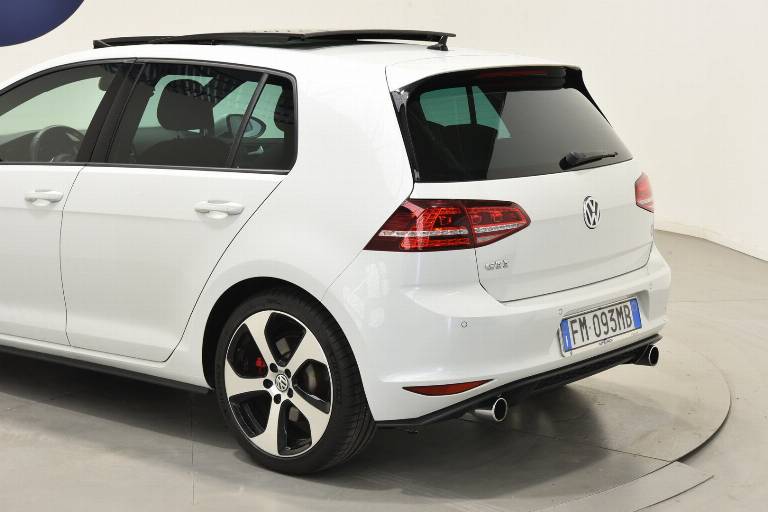 VOLKSWAGEN Golf GTI 37