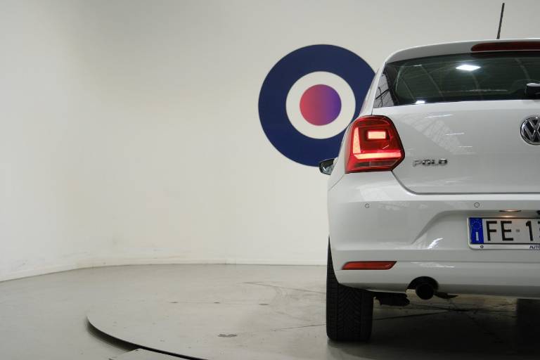 VOLKSWAGEN Polo 42