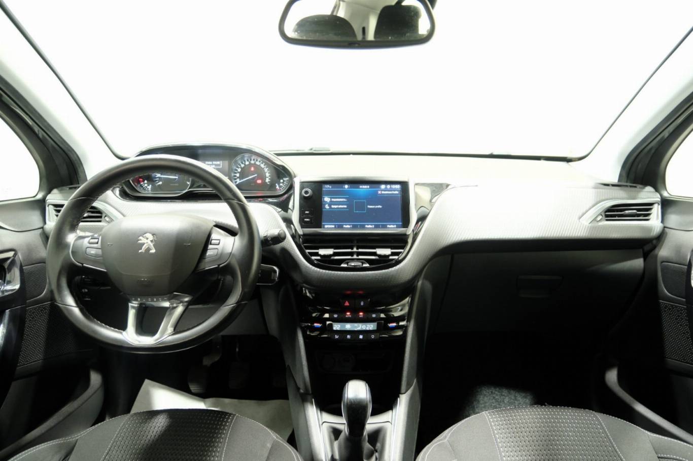 PEUGEOT 208 10