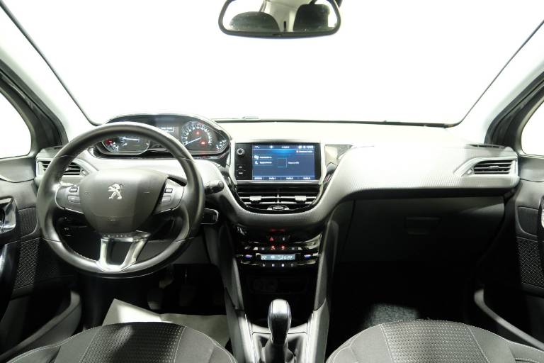 PEUGEOT 208 10
