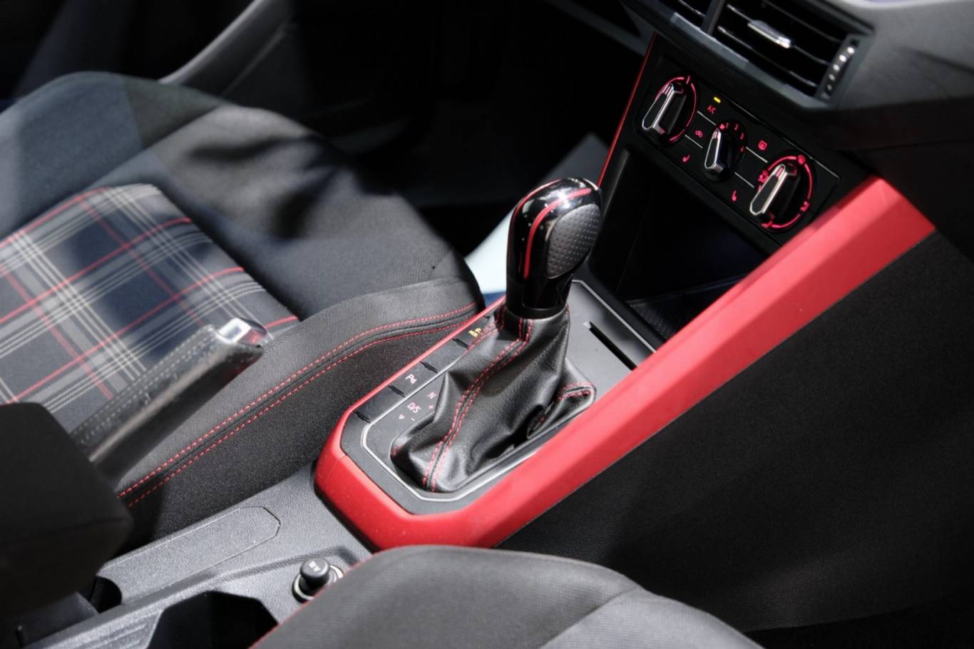 VOLKSWAGEN Polo GTI 47