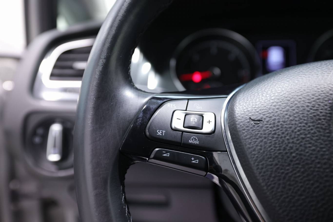 VOLKSWAGEN Golf 21