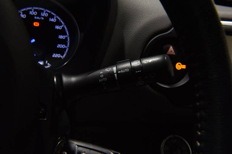 TOYOTA Yaris 24