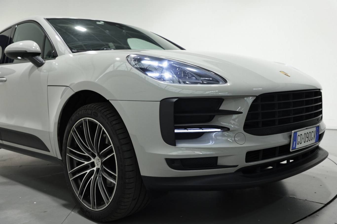 PORSCHE Macan 16