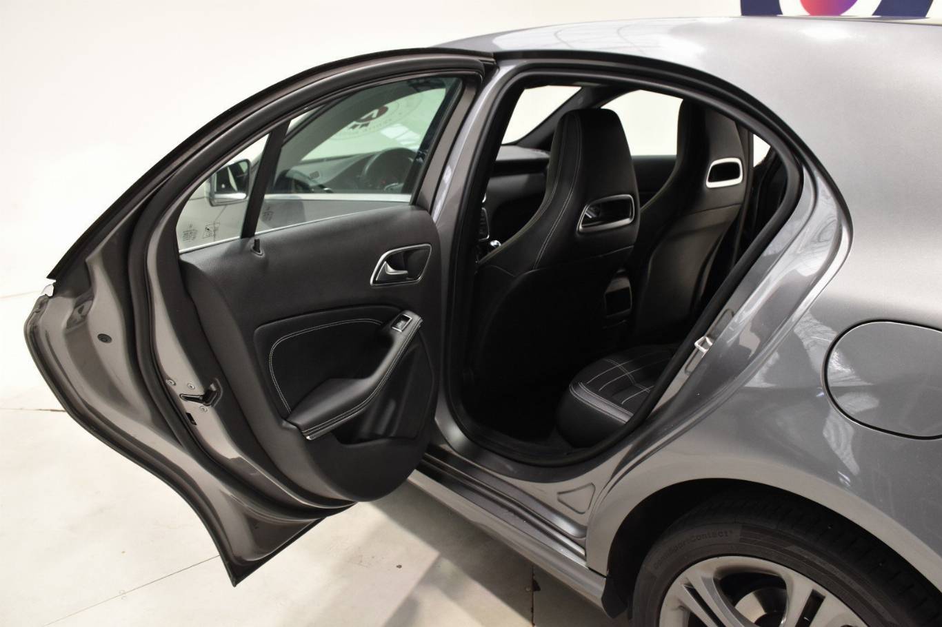 MERCEDES-BENZ A 180 34