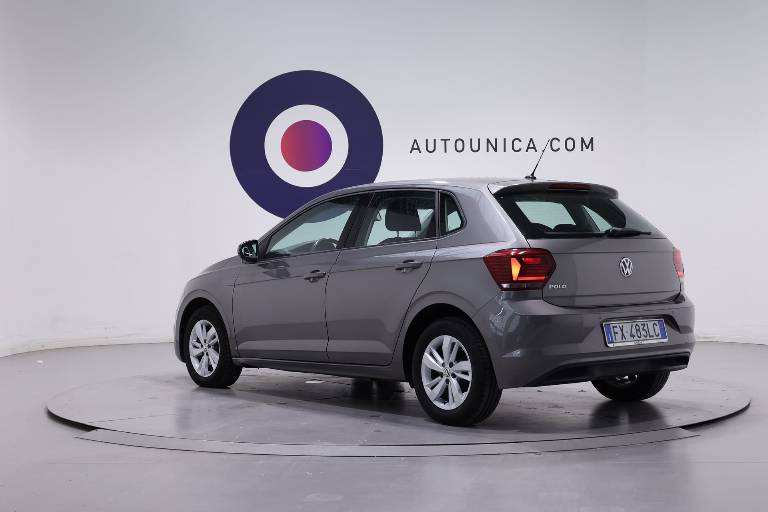 VOLKSWAGEN Polo 7