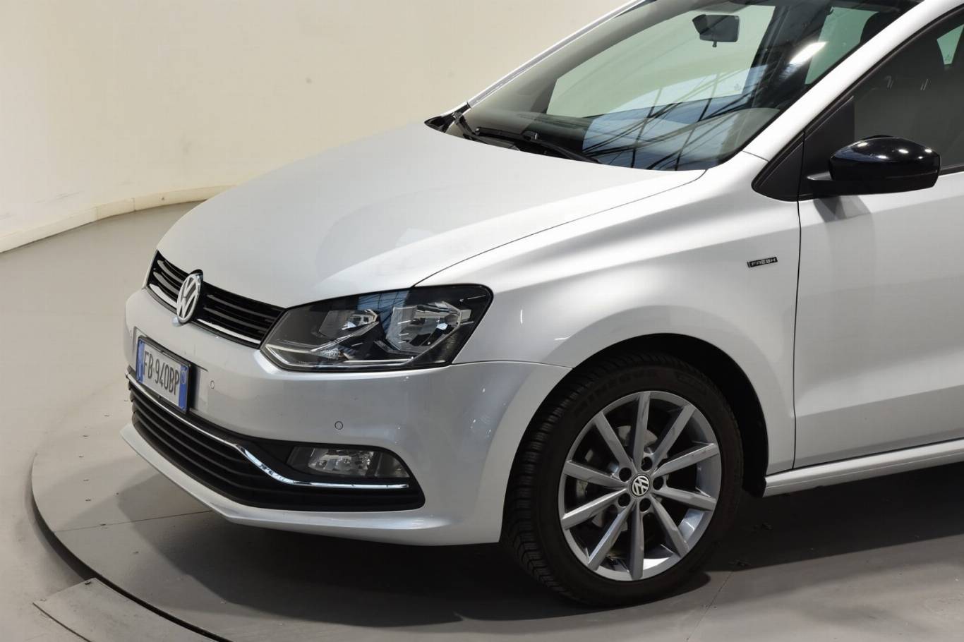 VOLKSWAGEN Polo 16