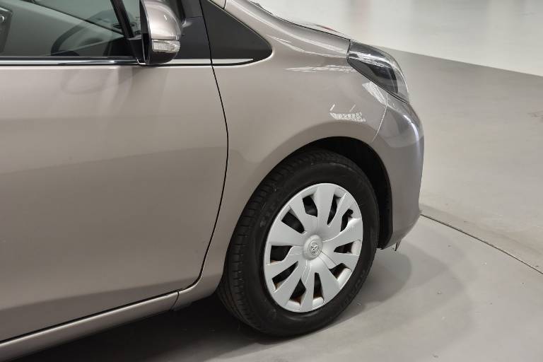 TOYOTA Yaris 49