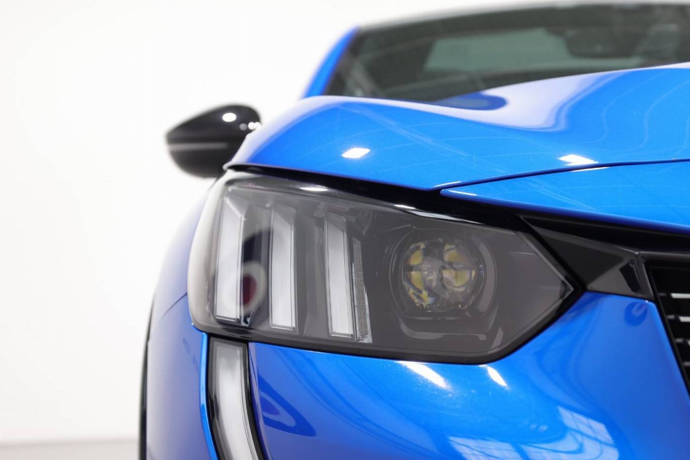 PEUGEOT 208 12