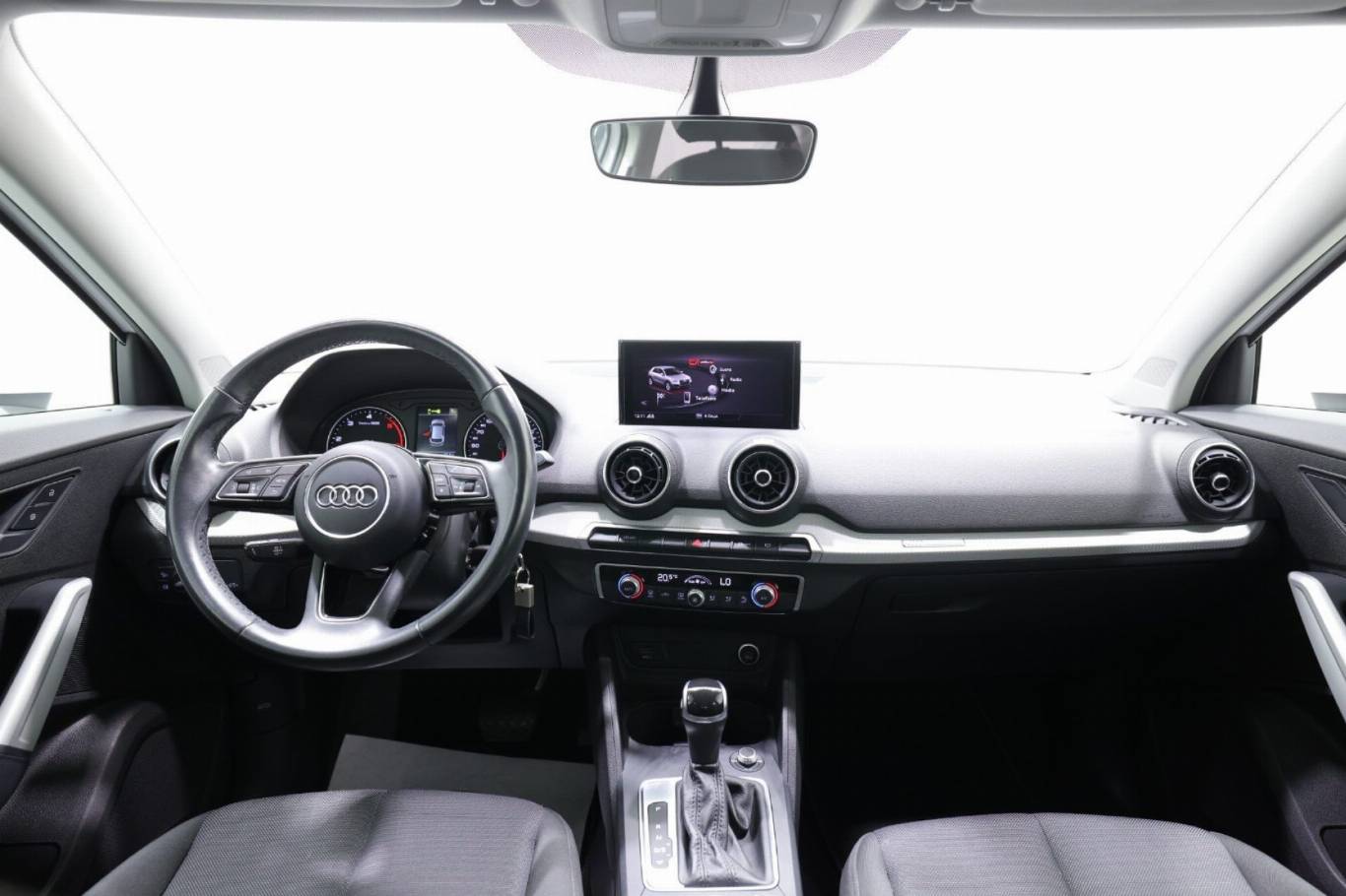AUDI Q2 10