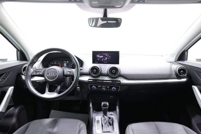 AUDI Q2 10