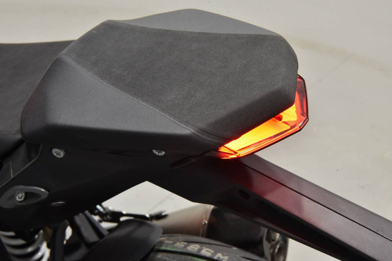 KTM 1290 Super Duke R 46