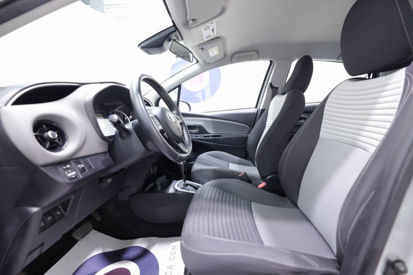 TOYOTA Yaris 19