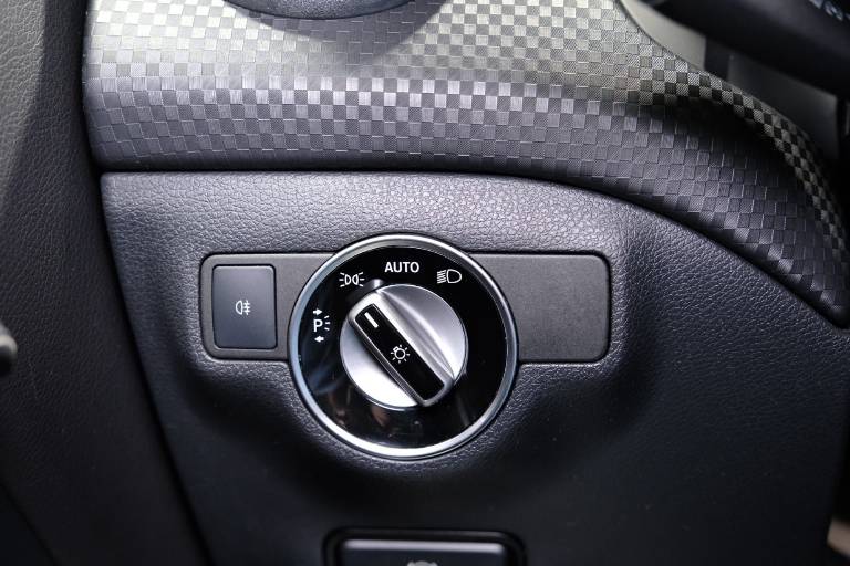 MERCEDES-BENZ A 180 26