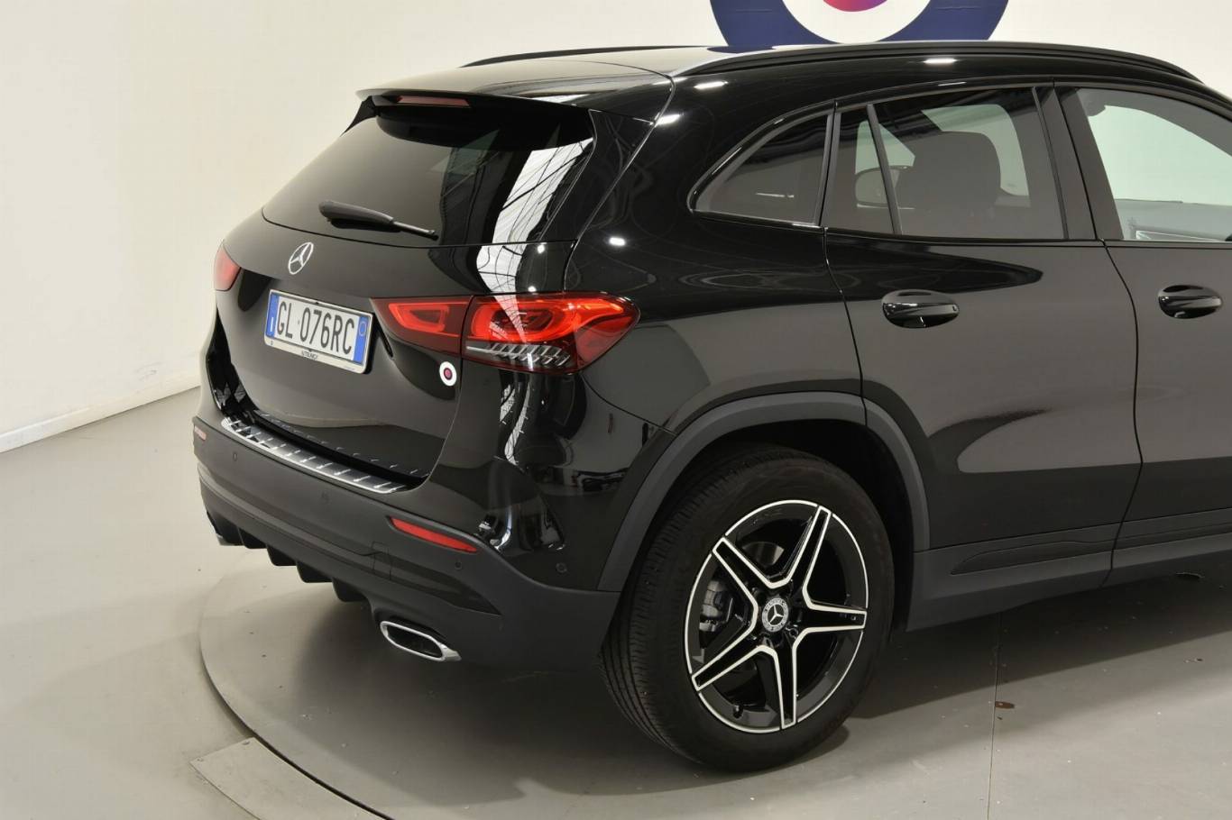 MERCEDES-BENZ GLA 200 10