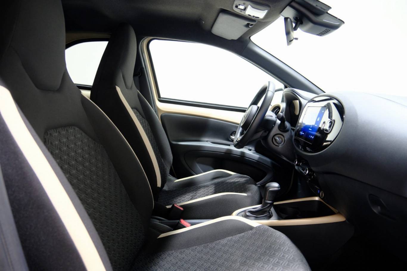 TOYOTA Aygo X 46