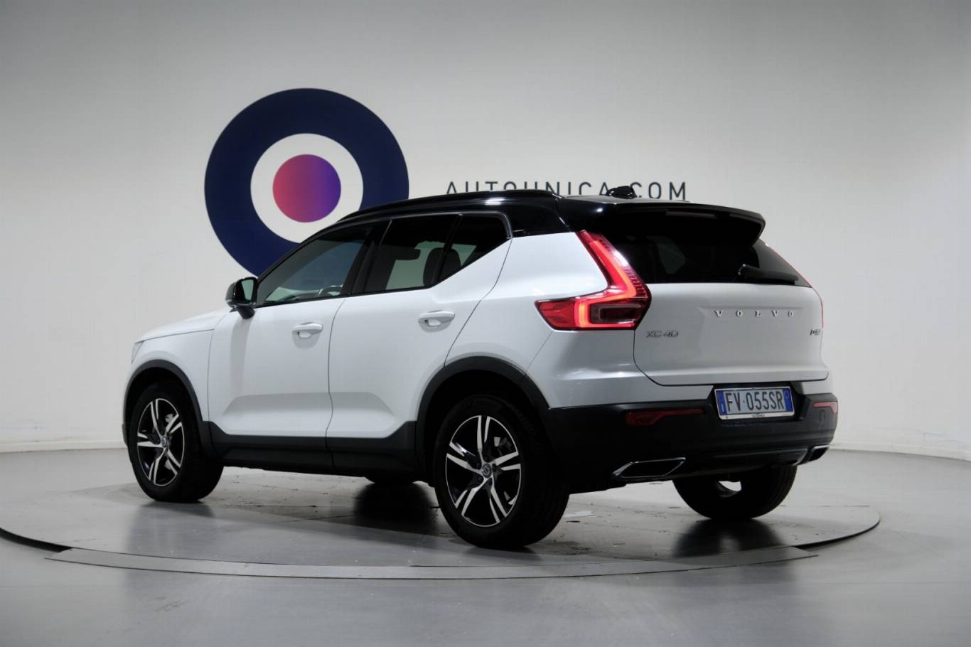 VOLVO XC40 11