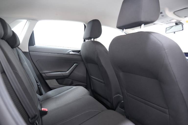 VOLKSWAGEN Polo 56