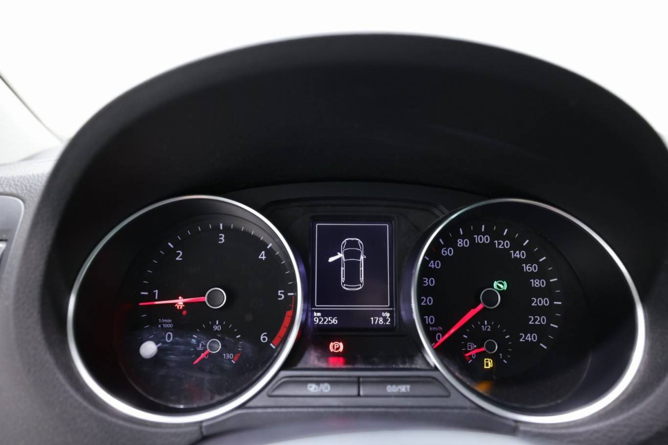 VOLKSWAGEN Polo 8
