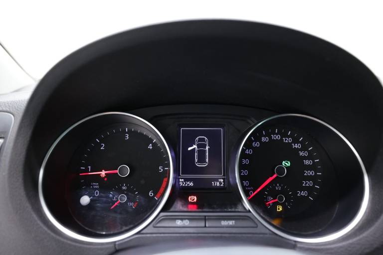 VOLKSWAGEN Polo 8