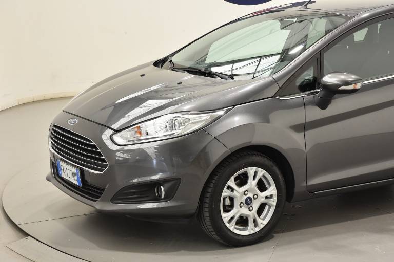 FORD Fiesta 15