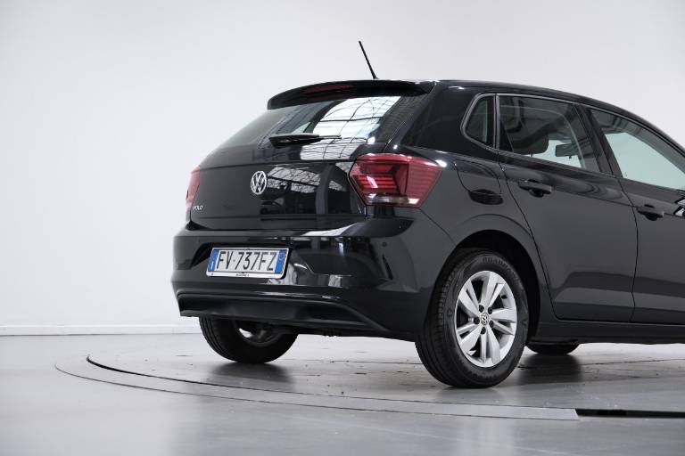 VOLKSWAGEN Polo 49