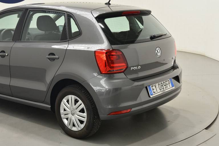 VOLKSWAGEN Polo 18