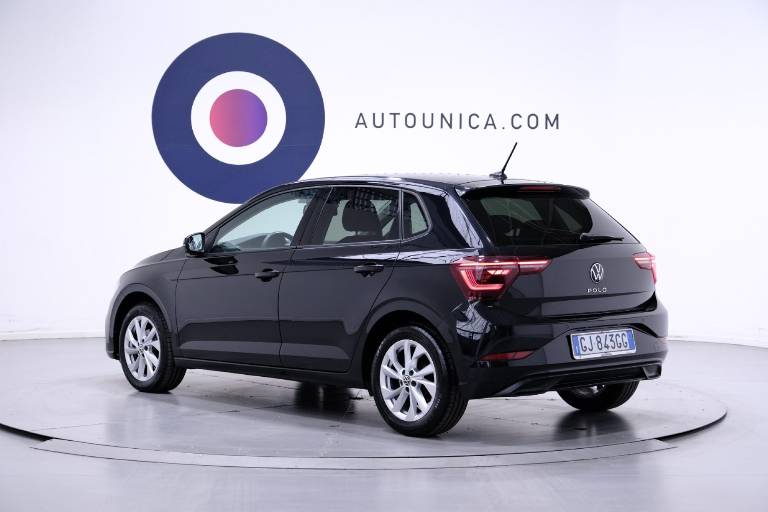 VOLKSWAGEN Polo 17
