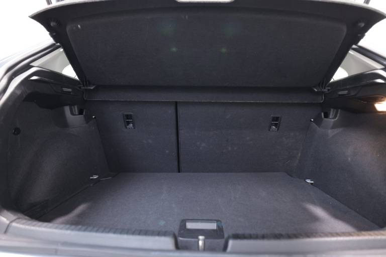 VOLKSWAGEN Polo 49