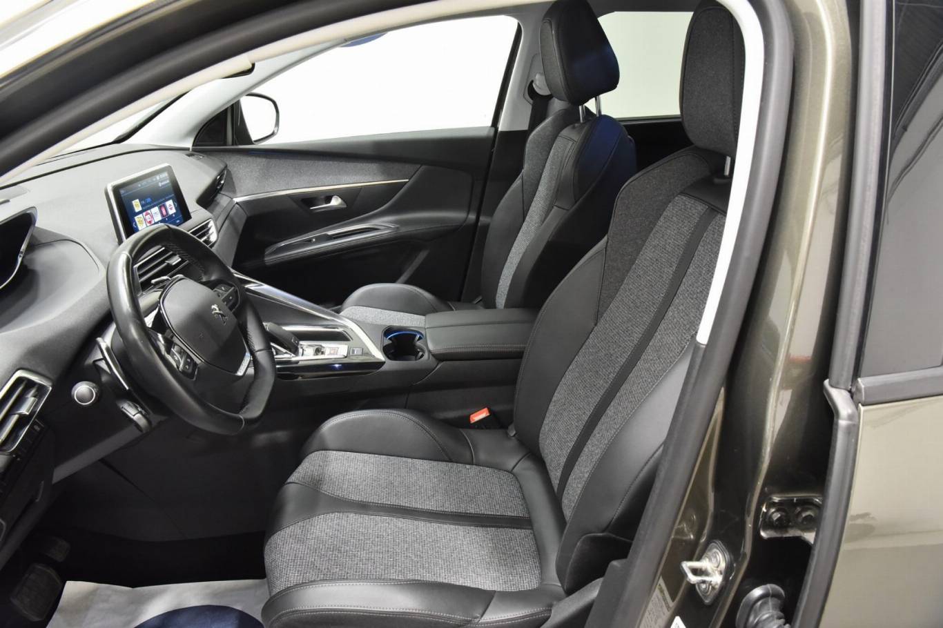 PEUGEOT 5008 3