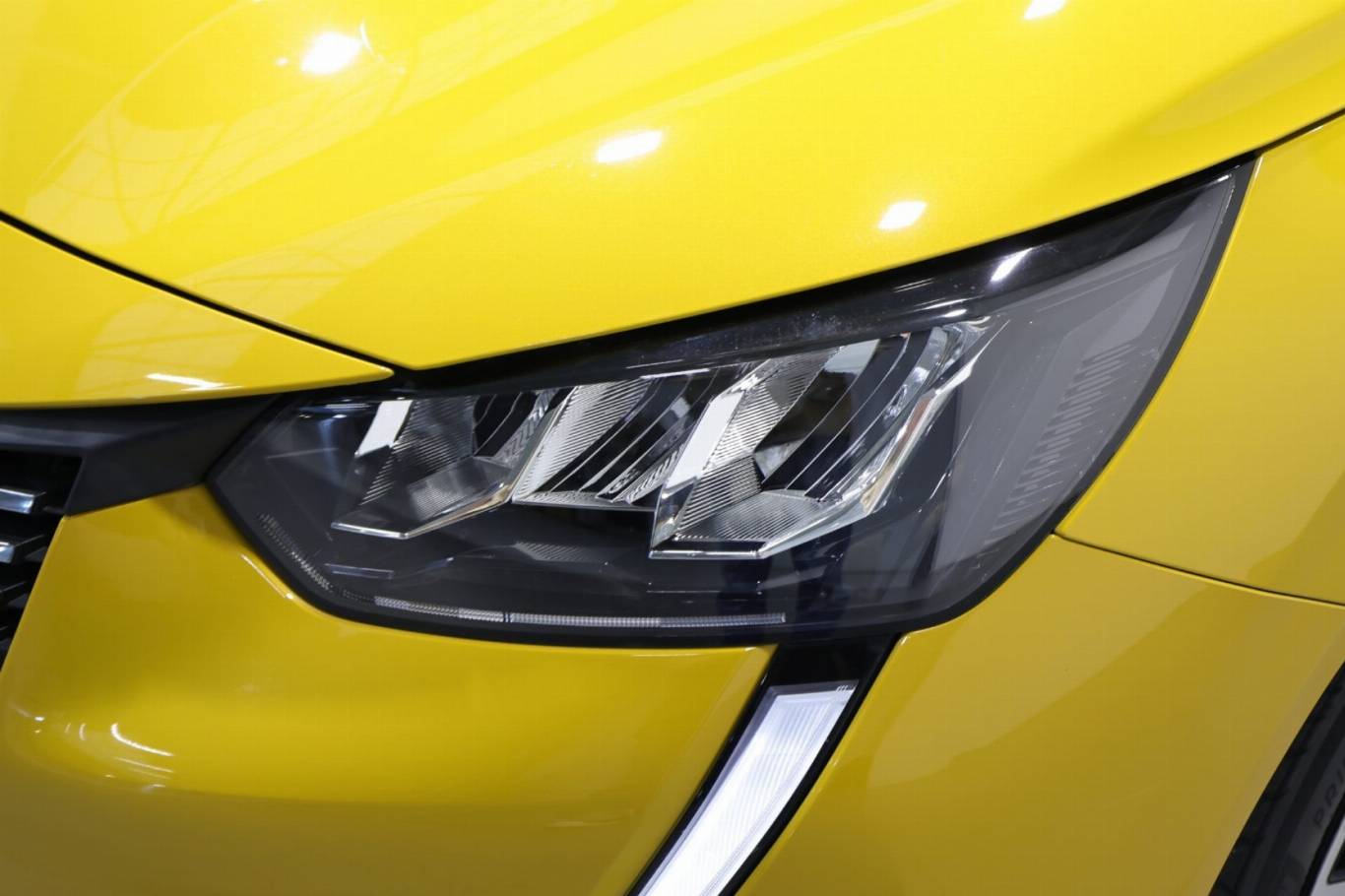 PEUGEOT 208 44