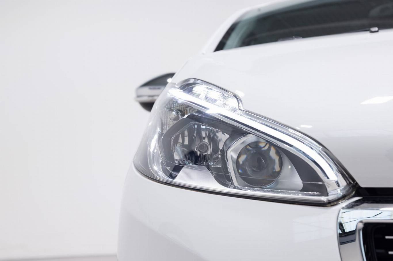 PEUGEOT 208 12
