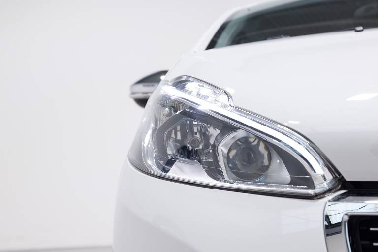 PEUGEOT 208 12