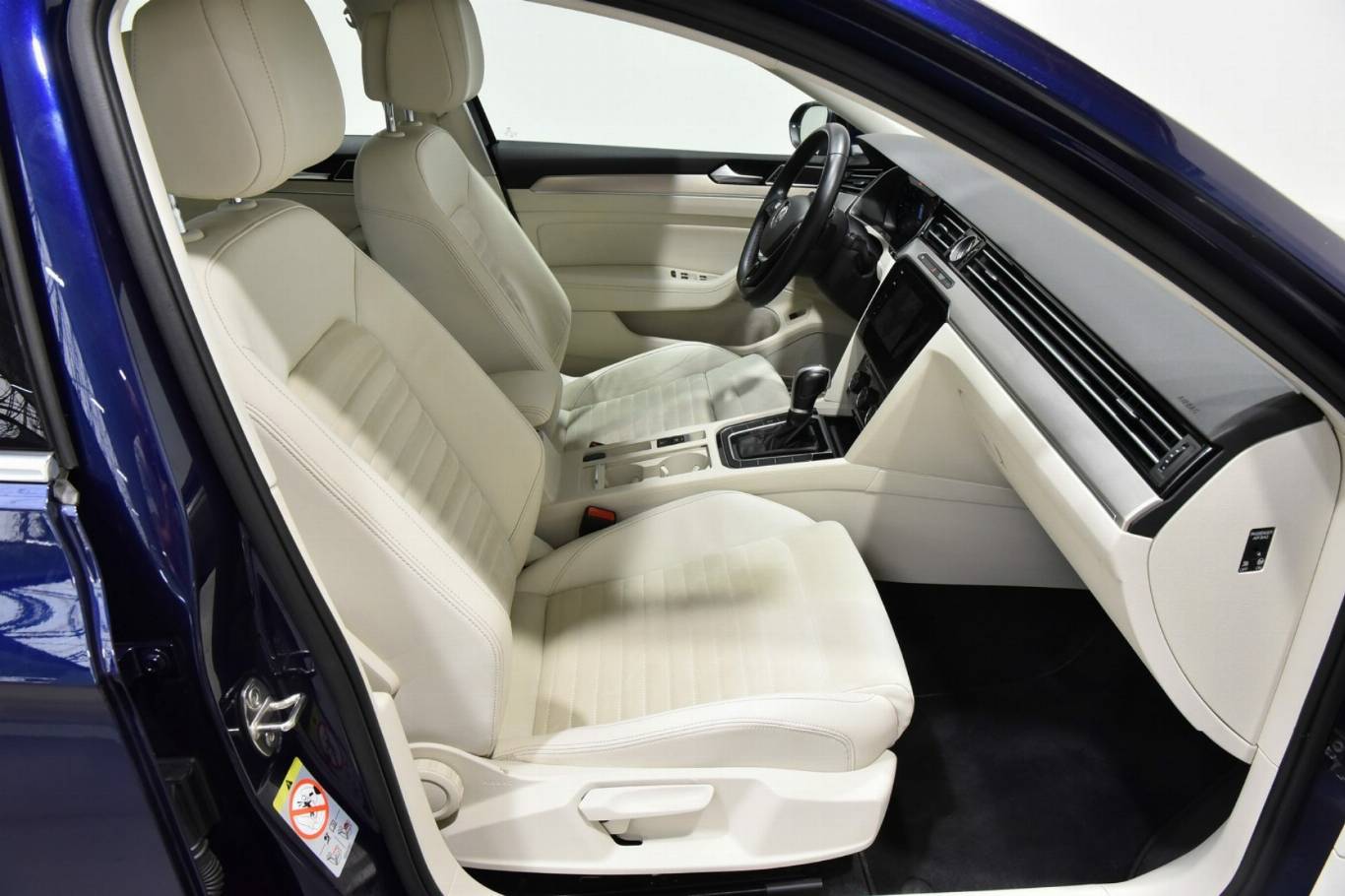 VOLKSWAGEN Passat Variant 29