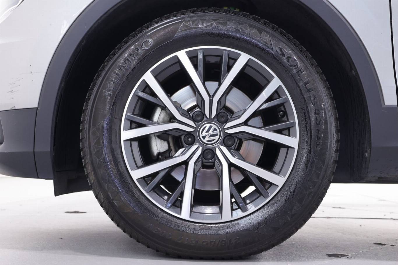 VOLKSWAGEN Tiguan 13