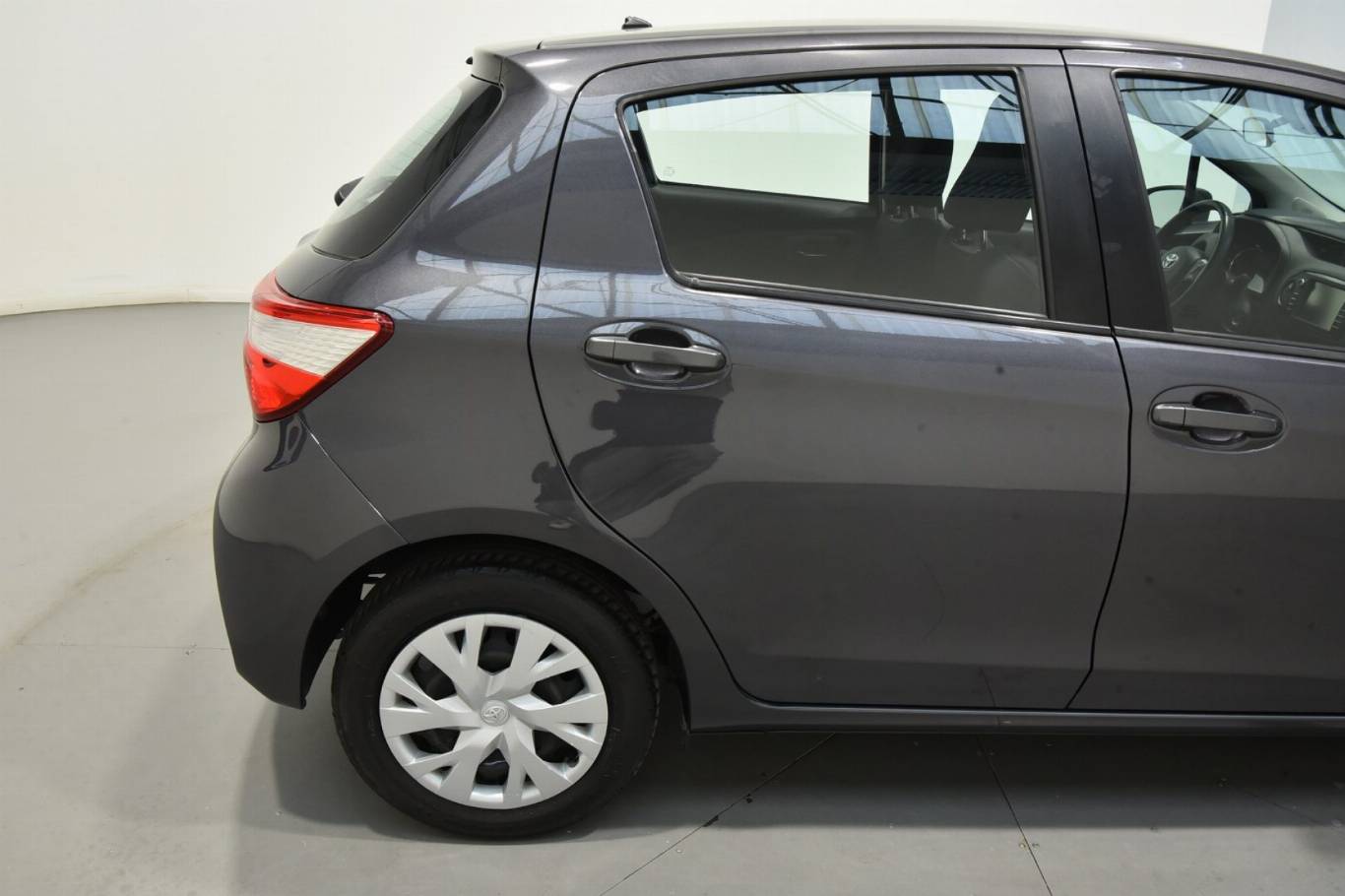 TOYOTA Yaris 44