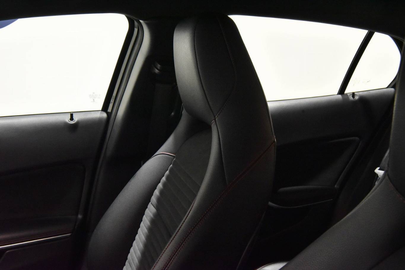 MERCEDES-BENZ GLA 180 20