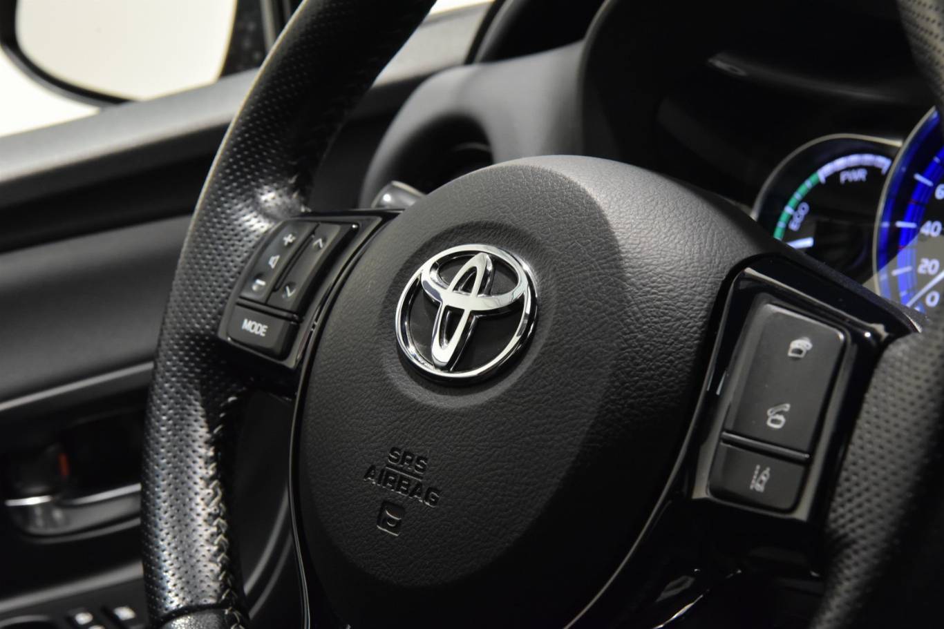 TOYOTA Yaris 50