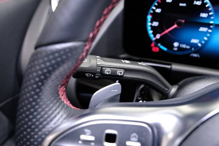 MERCEDES-BENZ GLA 24