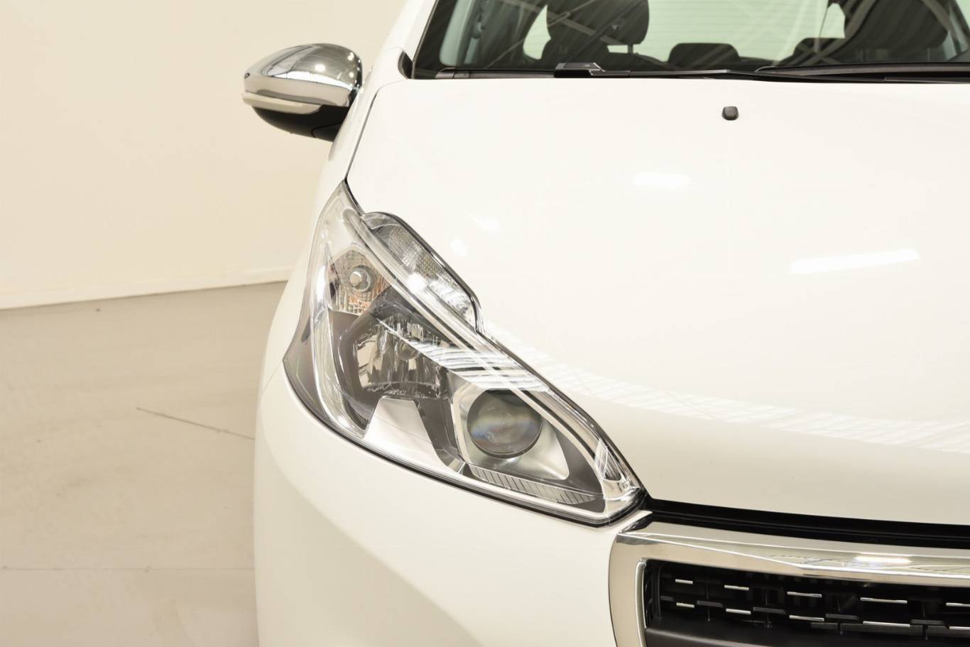 PEUGEOT 208 17