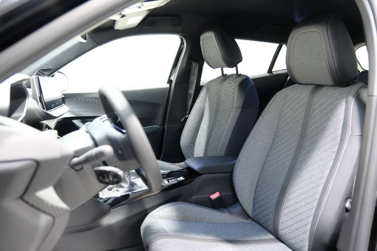 PEUGEOT 2008 6