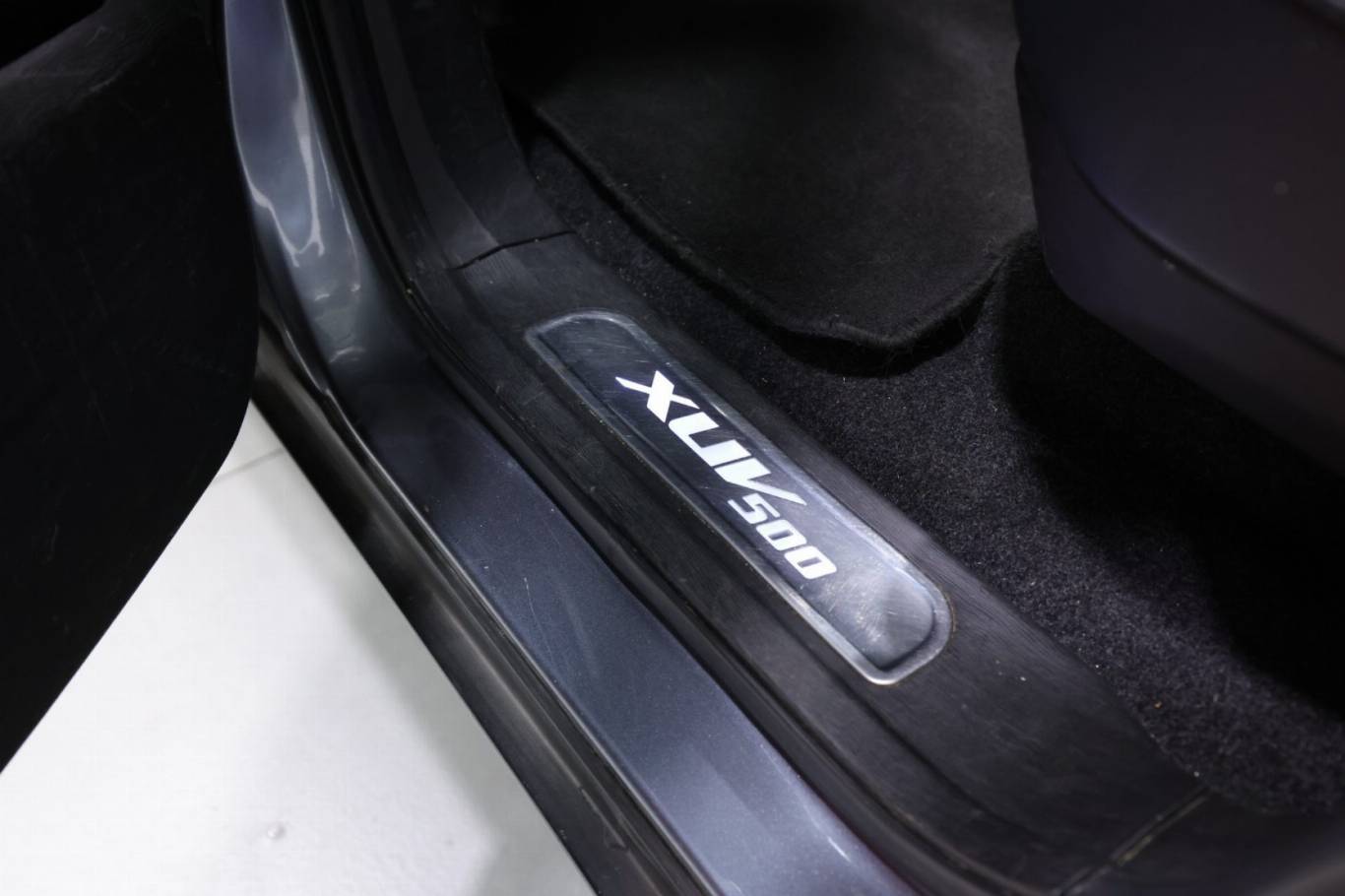 MAHINDRA XUV500 35
